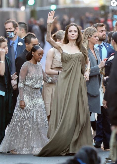 Angelina Jolie Entourée De Maddox 20 Ans Zahara 16 Ans Shiloh 15