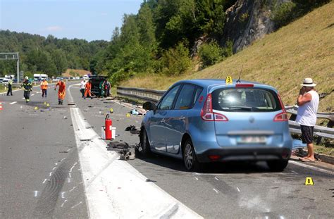 Galerija Teška prometna nesreća na A1 kod Karlovca Sudarila se tri