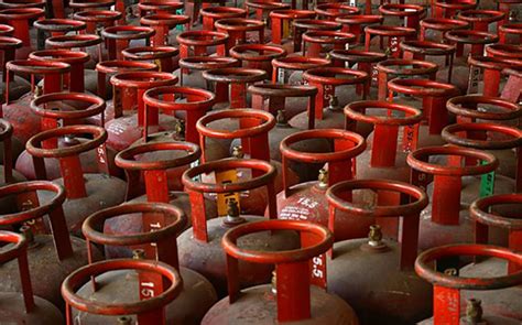 Noc Hikes Fuel Prices Cooking Gas Up By Rs 215 Onlinekhabar English News