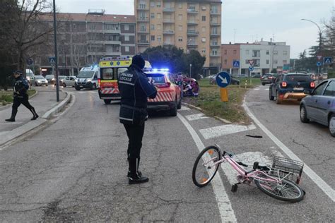 Ravenna Investita Da Un Auto Mentre Va A Scuola In Bici 12enne