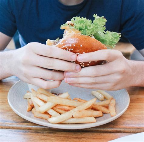 5 New Year’s Resolutions That Will Help You Eat Healthy in 2025