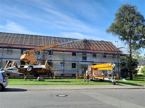 Ruhrgebiet Kran stürzt auf Haus Arbeiter verletzt DerWesten de