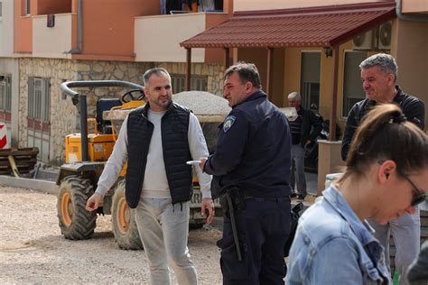 FOTO VIDEO Pobuna na Mejašima Stanovnicima je blokiran put do kuća