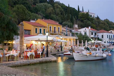 Seven of the best island-hopping adventures in Greece - ReadSector