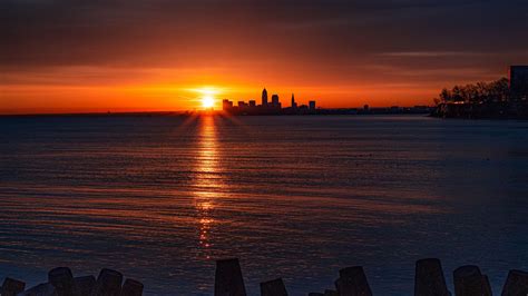 Sunset, City, Buildings, Skyline, Silhouettes, Ocean + Download Wallpapers 2025