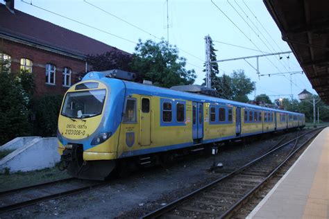 PR EN57AL 1687 Karolinka Opole Główne train station 01 Flickr