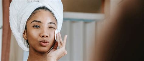 10 Best Ways To Remove Makeup From Your Skin