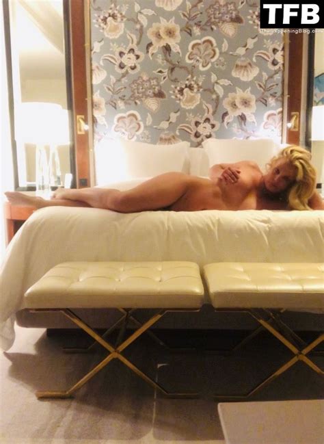 Britney Spears Poses Naked 1 Photo TheFappening