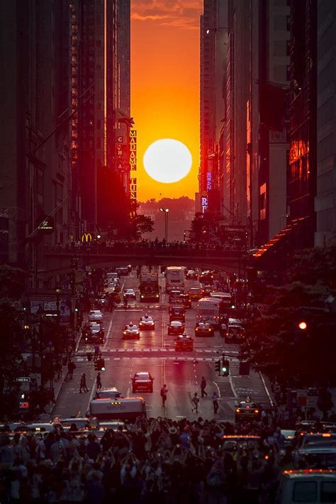 Manhattanhenge | Sunrise photography, City photography, City aesthetic