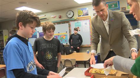 Praising Patrick Henry students with pizza | KELOLAND.com