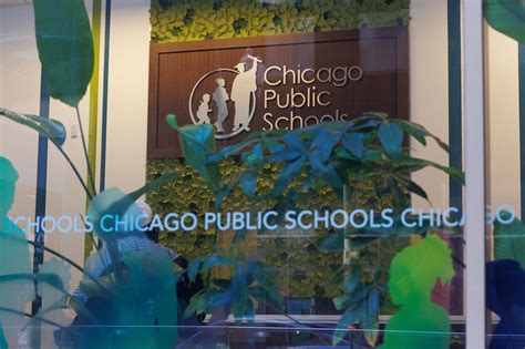Chicago Public Schools official tells families budget cuts will mean