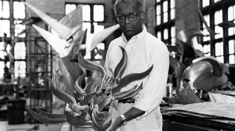 Richard Hunt, iconic Chicago sculptor, dies at 88