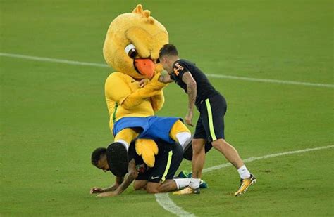 Canarinho Seleção Brasileira - Canarinho Pistola: como nasceu o mascote da Seleção Brasileira e por ...