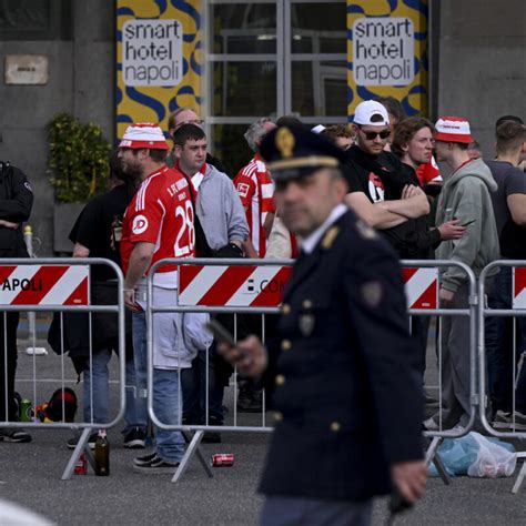 Scontri prima di Napoli Union Berlino undici ultrà arrestati