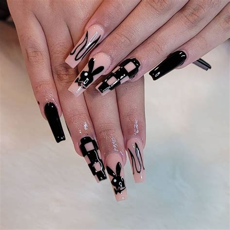 Unhas nude preto 30 ideias para você abusar dessa combinação