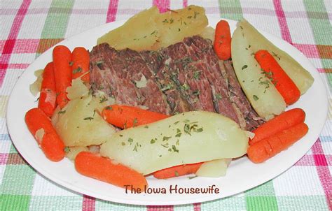 The Iowa Housewife: Corned Beef with Potatoes and Carrots