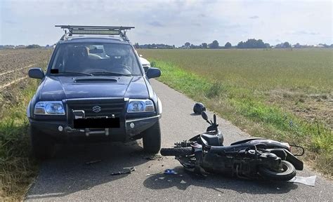 Czo Owe Zderzenie Samochodu I Motoroweru Jedna Osoba W Szpitalu