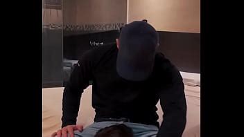 Le livreur me baise pour un pourboire supplémentaire et s avère être très dominant XVIDEOS