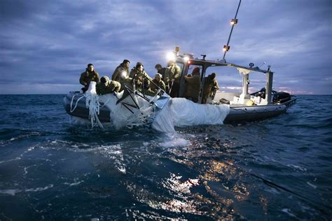 Lus Navy A R Cup R Les D Bris Du Ballon Chinois Abattu Apr S Avoir