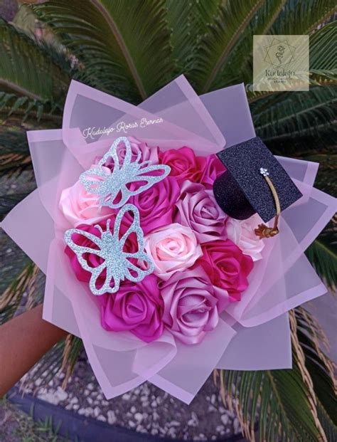 Pin By Susan 28 On Pins Creados Por Ti Graduation Flowers Bouquet