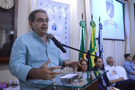 Álvaro Dias ameaça ir à Justiça para derrubar decreto que criou Proedi