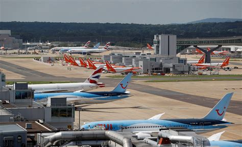 Some workers suspend strikes at London's Gatwick -union | Reuters