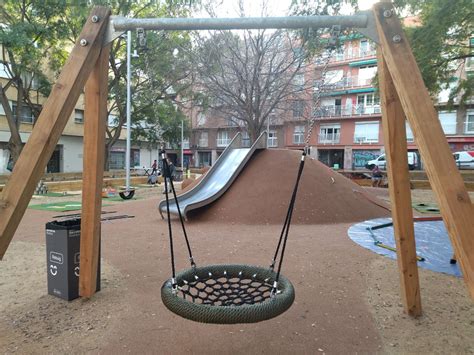 Se inaugura la nueva plaza de la Vidriera en Sants Montjuïc