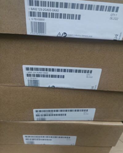 New Siemens 6AV2 123 2GA03 0AX0 6AV2123 2GA03 0AX0 SIMATIC HMI KTP700