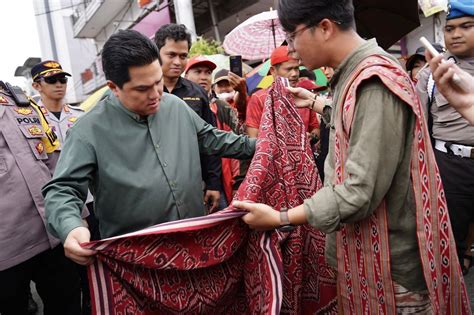 Komunitas Corak Insan Ajak Menteri BUMN Erik Thohir Berkain Di Festival