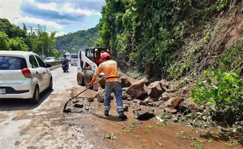 Restringen Paso Vehicular En Carretera Los Chorros Por Derrumbe