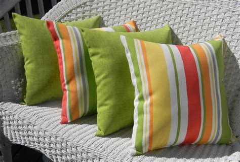 SET OF 4 17 Indoor / Outdoor Throw Pillows 2 Coral