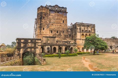 Tower Of The Historic Fort In Orchha Stock Image Image Of Grass