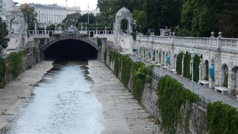 Wienfluss Promenade Im Wiener Stadtpark Vienna River Pr Flickr