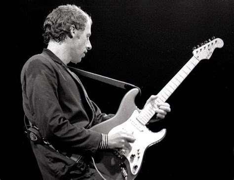 Five Mark Knopfler Guitar Solos To Prove He S A Genius