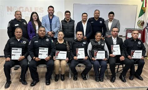 Reconocen A Oficiales En Programa Policía Del Mes