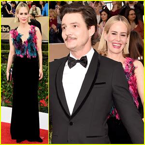 Sarah Paulson & Pedro Pascal Have Fun on the SAG Awards 2016 Red Carpet ...