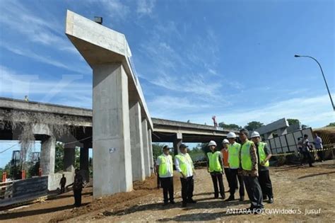 Jokowi Inspects 2 Toll Road Projects