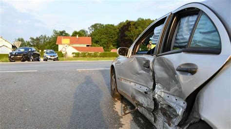 Unterneukirchen B299 bei Neuötting komplett wegen Unfall gesperrt