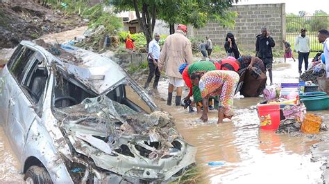 MVUA KUBWA NA MAFURIKO ARUSHA MAGARI YASOMBWA JUUJUU MIL 200 ZAPOTEA