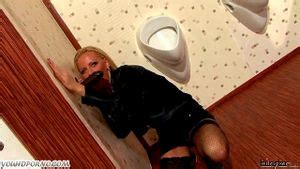 Watch Наткнулась на самотык в туалете Соло Игрушка Toy Porn SpankBang