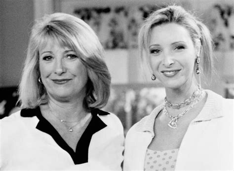 Lisa Kudrow honors Teri Garr, her onscreen 'Friends' mom - Los Angeles ...