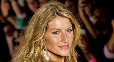 Gisele B Ndchen Continua A Impressionar Em Trajes De Banho Sensuais