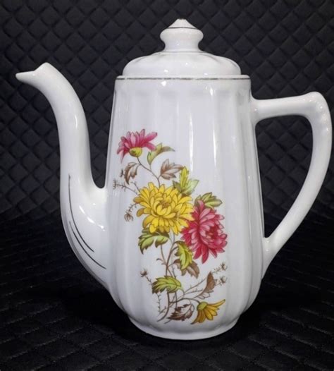 Bule Em Porcelana Canelada Decorado Por Flores Em Polic