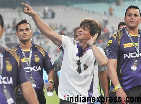 Ipl Kkr Beats Rcb Shah Rukh Khan Celebrates With Daughter Suhana