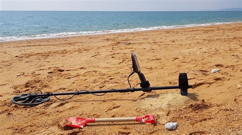 Metal Detecting Uk On The Beach Youtube