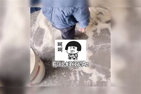 孩子静悄悄必定在作妖