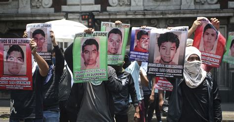 Fiscalía Para El Caso Ayotzinapa Analiza 35 Cuerpos Entre 2 000 Para