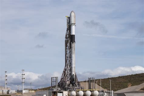 Spacex Falcon 9 Va Lancer Des Satellites Starlink Depuis La Base