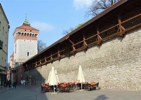 Kraków miejskie mury obronne Starego Miasta Architektura