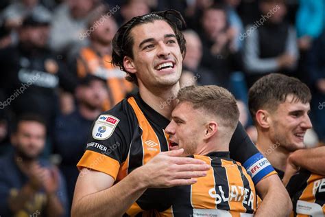 Jacob Greaves De Hull City Celebra Su Gol Con Sus Compa Eros De